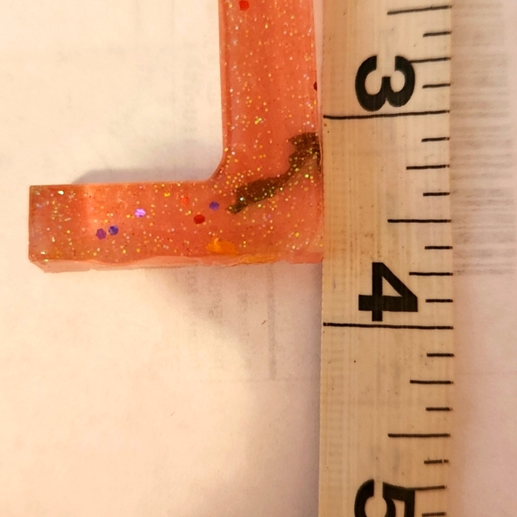 Resign Letter "L" Pink Tassle Keychain - Picture 3 of 3